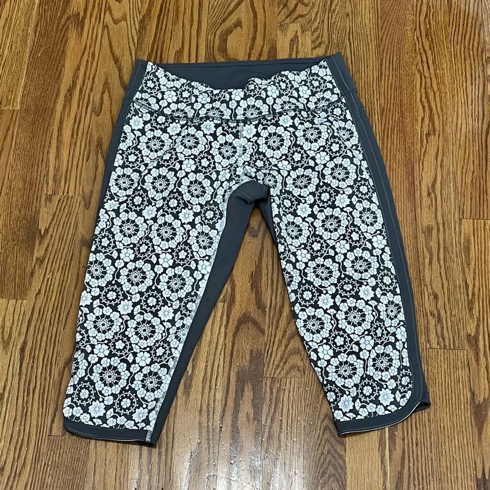 Lululemon Print Cropped Leggings